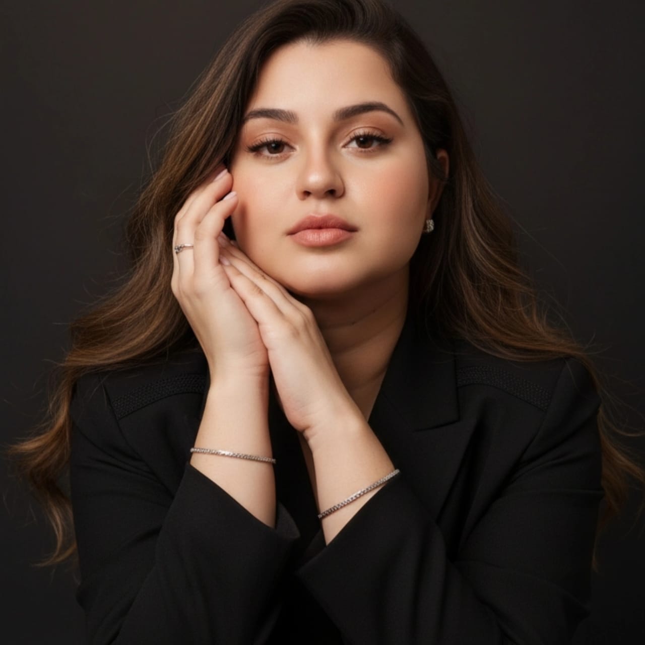 Ariele, especialista em unhas, em retrato profissional